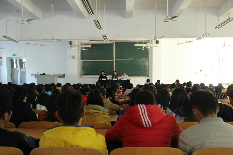 2015-10-27 安全知识讲座 (5).JPG