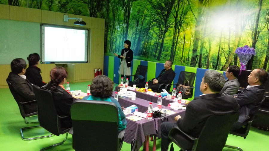 学习组听取金考拉国际智能培训中心的介绍.jpg