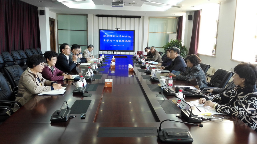 学习组与大连职业技术学院足坛交流.jpg