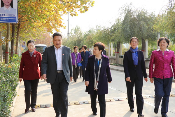 全国妇联副主席、书记处书记、党组成员谭琳莅临学院考察指导工作.JPG