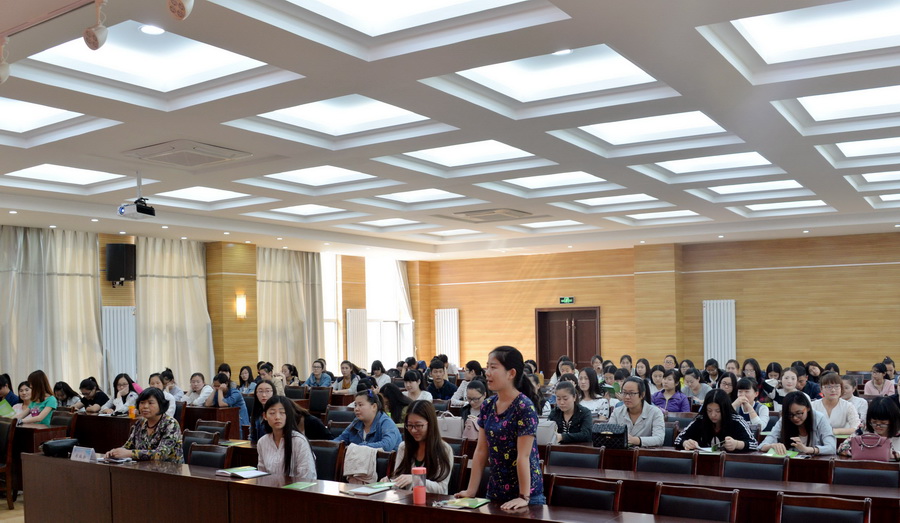 学生互动_副本.jpg