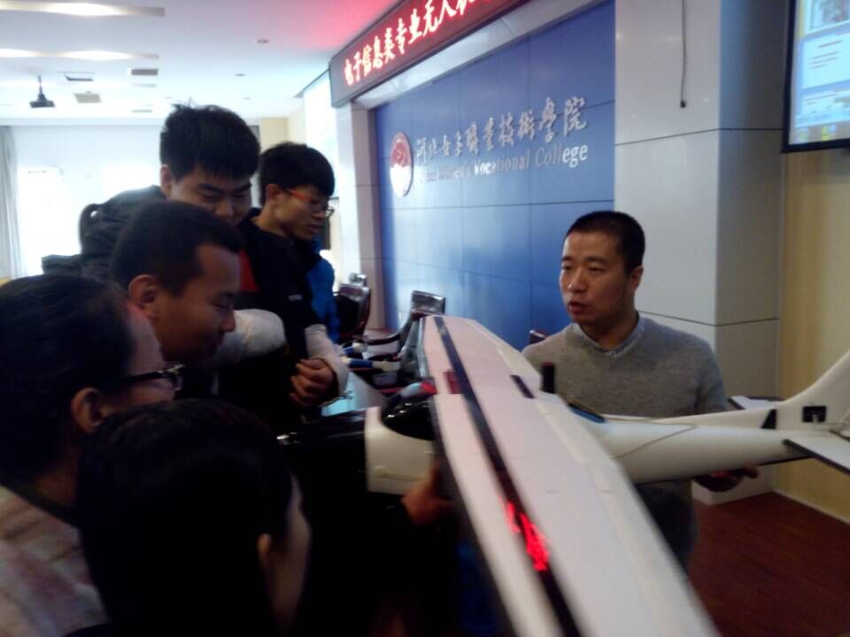 王昆总经理讲解无人组成原理.jpg