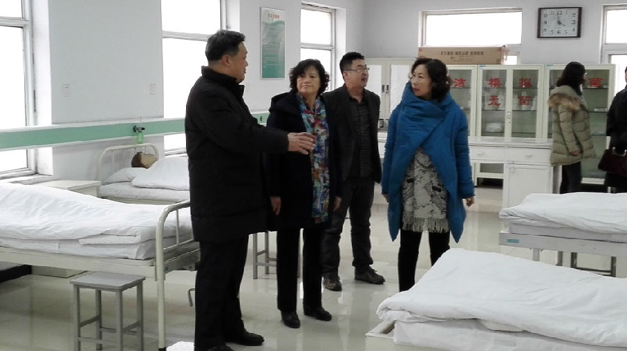 2.参观水运学校护理专业实训室.jpg