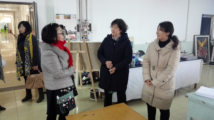 4.盖院长与秦皇岛中等专业学校教师代表交流专业建设.jpg