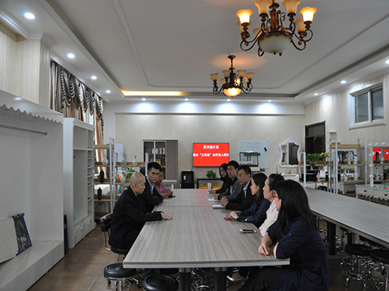 校企双方开展专业研讨.jpg