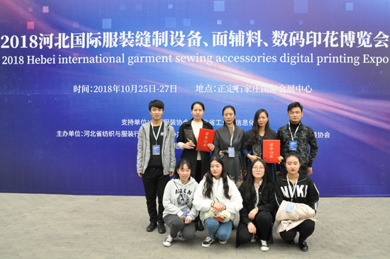 专业师生为博览会提供社会服务.JPG