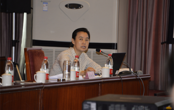 徐爱新教授主持开班典礼.JPG