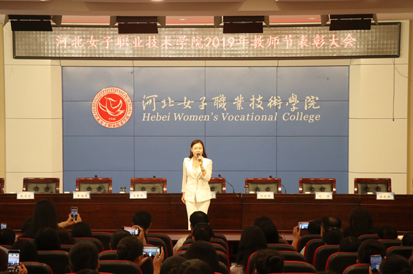 教师节目《梨花颂》.JPG