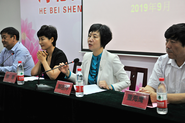 3郭丽萍书记主持“青海省乡镇(街道)妇联主席培训班”开班典礼.JPG