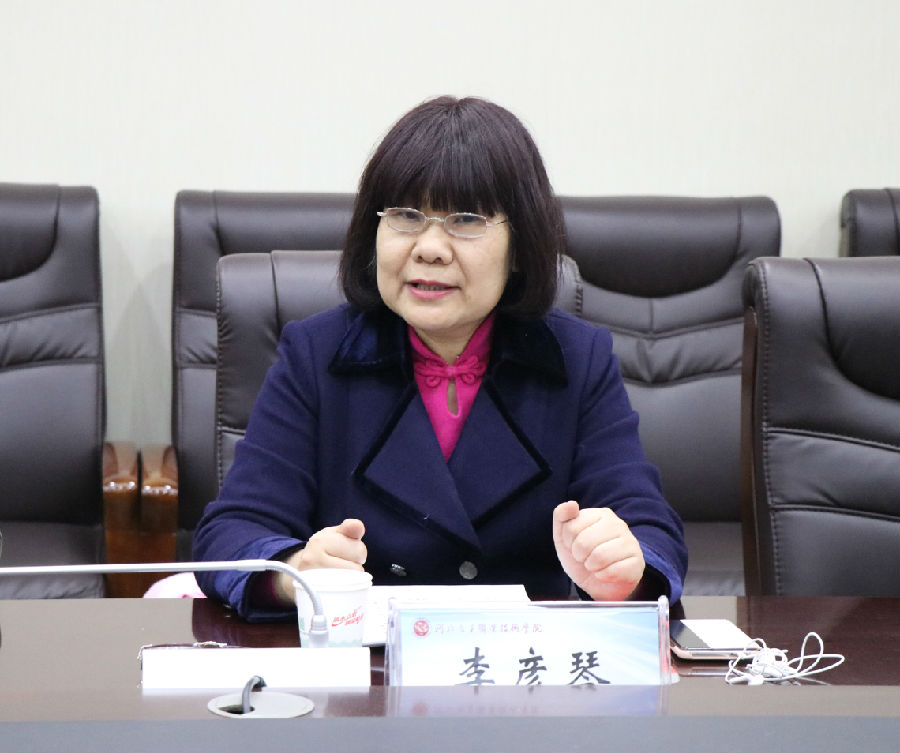 学院党委委员、副院长、主题教育领导小组办公室主任李彦琴汇报整改落实情况.jpg