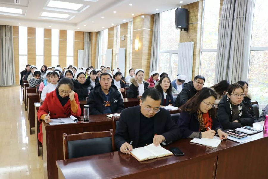 学院集中观看《中央宣讲团党的十九届四中全会精神宣讲报告会》学习视频 (3).jpg