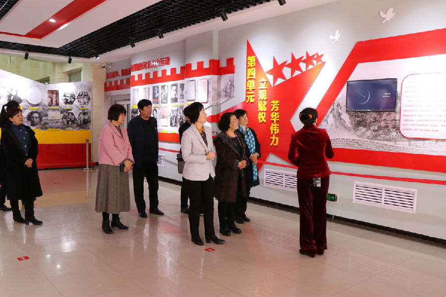 参观红色女性文化展.JPG